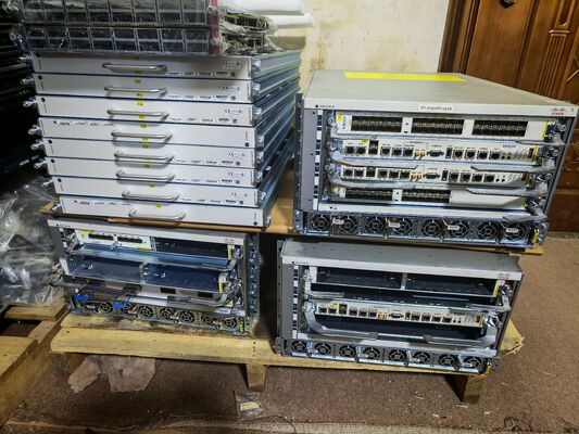جهاز التوجيه Cisco ASR-9904 المزود بتكوين بطاقة حافة الخدمة 2x10G/IG (BRAS)