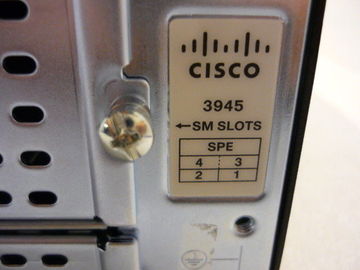 أصل Cisco 4 WAN Port POE Switch Router Gigabit CISCO3945E-SEC/K9 هو جهاز توجيه Cisco 3945E مع حزمة الأمن برخصة SEC