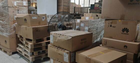 CE9865-4C 02356HYJ  مفتاح شبكة إيثرنت للمؤسسات من سلسلة Cloudengine 9800