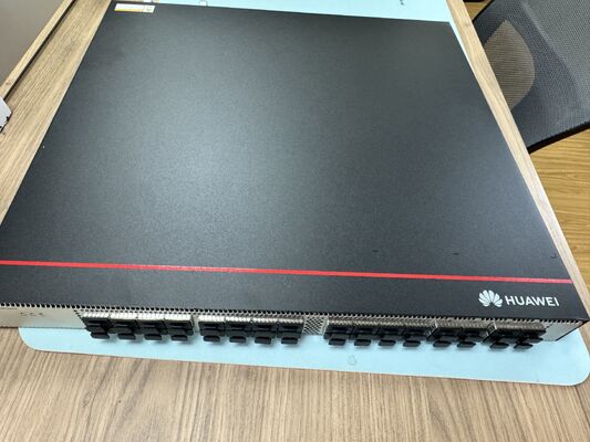 مفتاح مركز بيانات CE8875-24BQ8DQ-B، 24 × 200GE QSFP56، 8 × 400GE QSFP-DD، 16 تيرابايت في الثانية، 2400 مليون حزمة في الثانية، مُدار