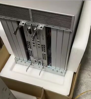 Brocade BR-DCX8518-B-0001 DCX 8510-8 SAN Backbone Director Switch، 10.2 تيرابت في الثانية، 16G FC، حزمة المؤسسات